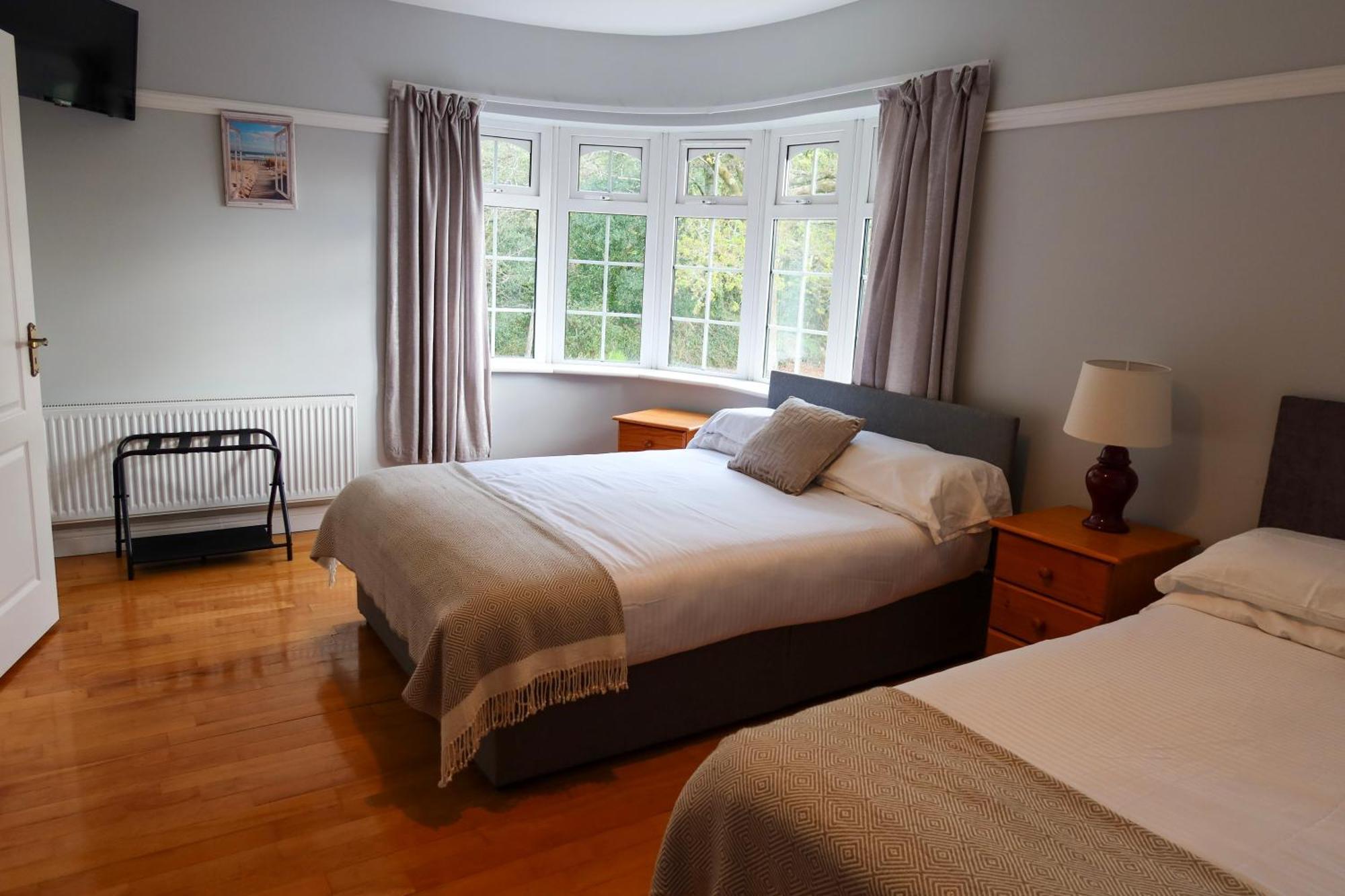 קיל איירן Woodville Lodge Guesthouse מראה חיצוני תמונה