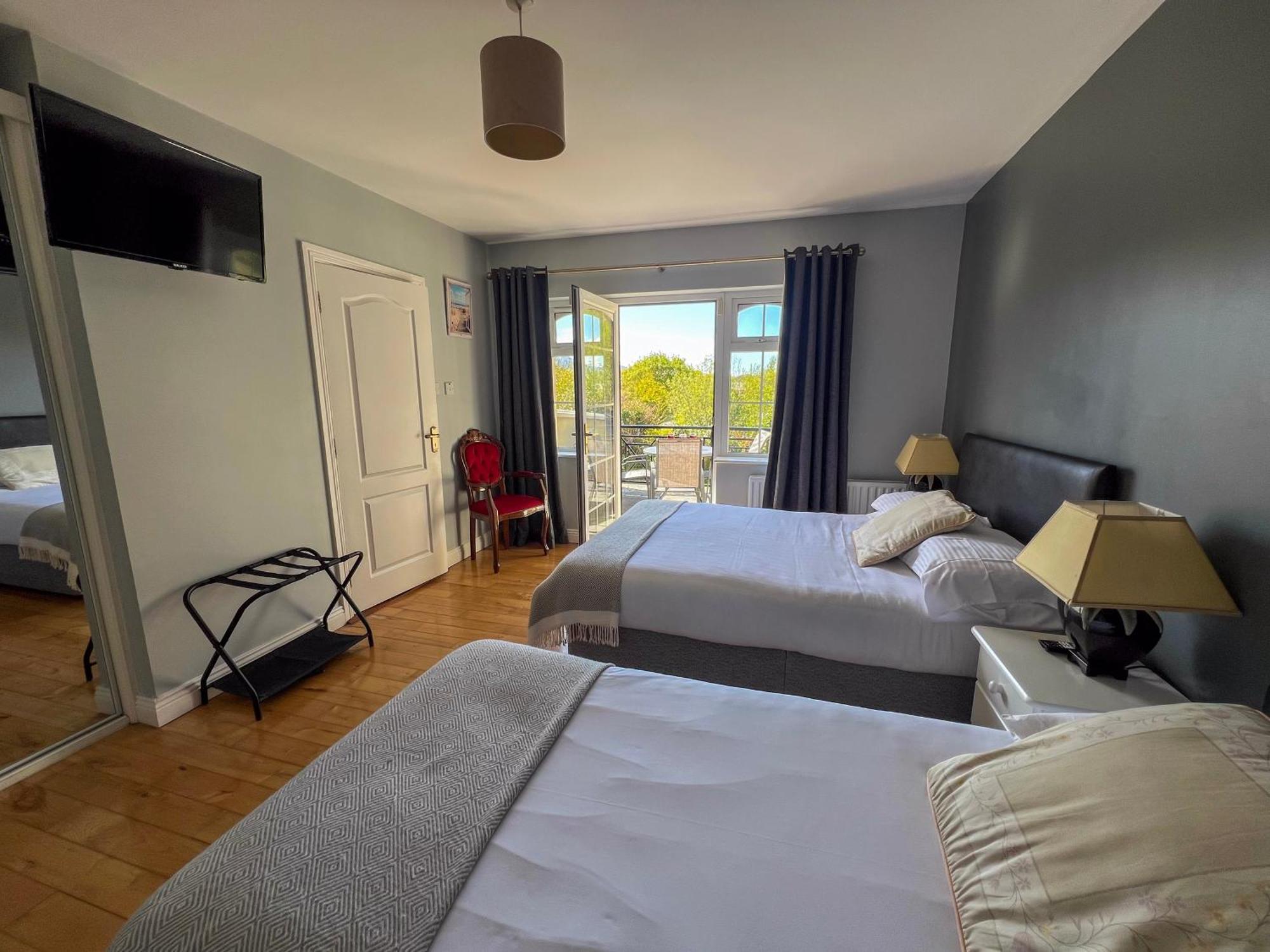 קיל איירן Woodville Lodge Guesthouse מראה חיצוני תמונה